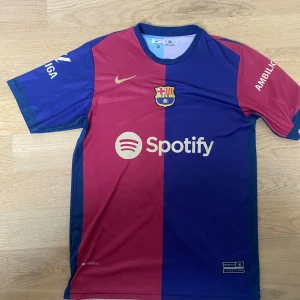 Barcelona tröja 24/25 - Snygg barcelona tröja från den kommande säsongen 24/25 med lamine yamal på ryggen