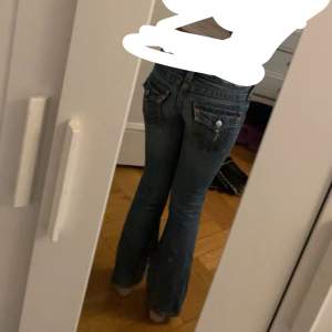 Säljer mina utsvängda jeans av märket true religion! Säljer de för att de är för tighta för mig! Pris kan diskuteras 