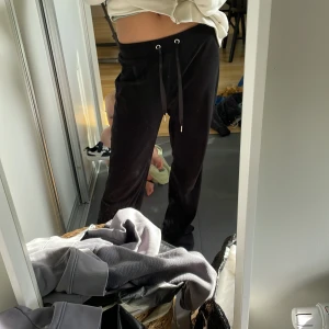 Mjukis/pyjamas byxor  - Sköna mjukis/pyjamas byxor från gina. Säljer för dom inte kommer till användning längre. 