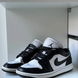 Jordan - Superfina Jordan 1 low.  Säljer dessa för att dom inte kommer till användning längre efter som att dom blivit försmå.