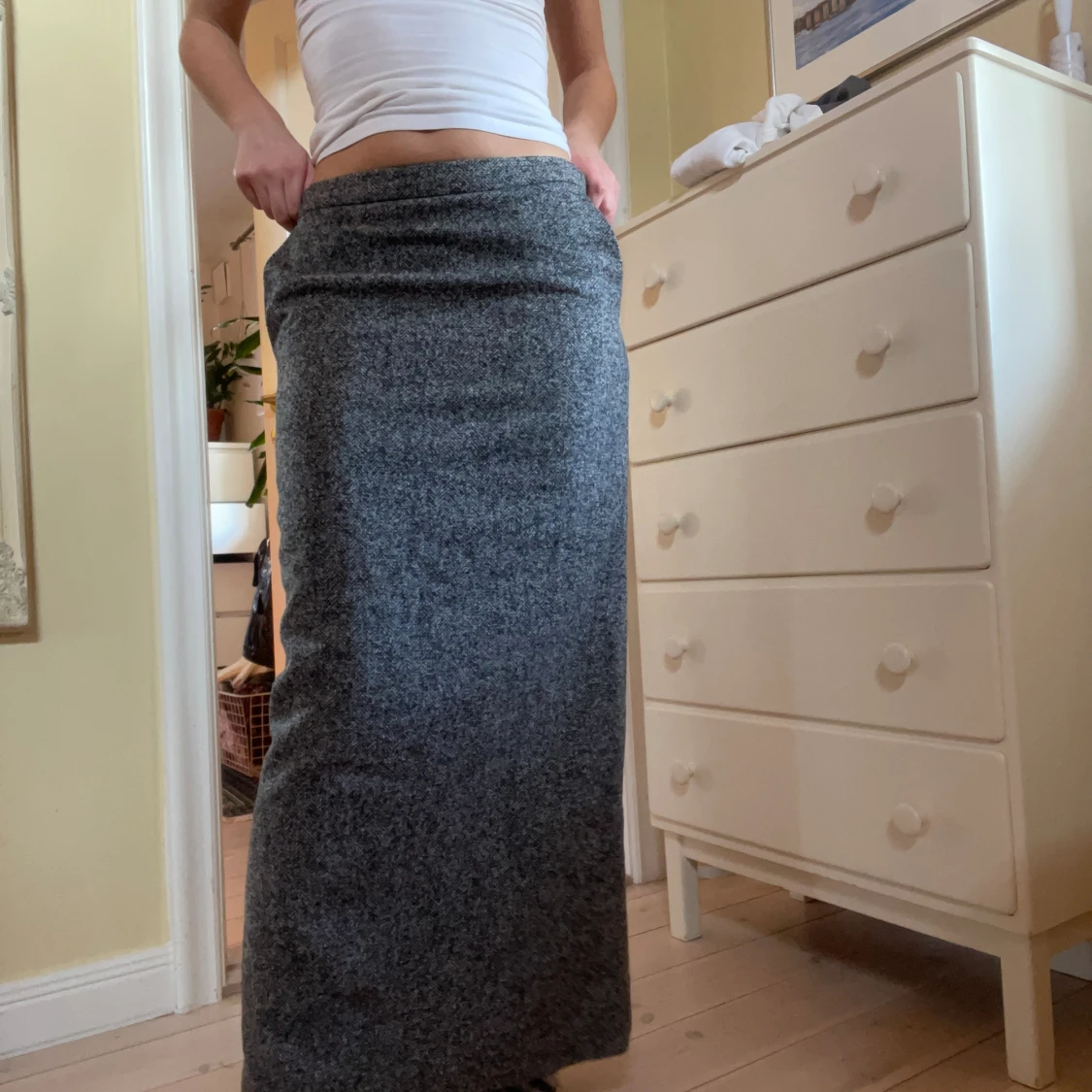 Grå stickad maxikjol