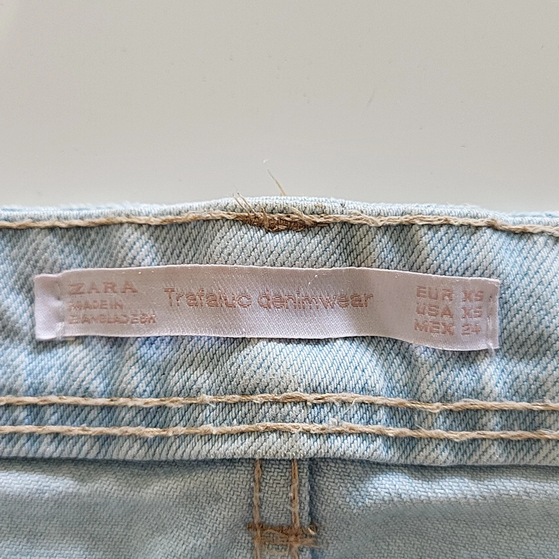 Ljusa jeansshorts från Zara - 91