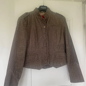 Jacka  - En gammal jacka från Stockholm som är liten i storleken!