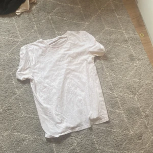 T-shirt  - Storlek:M ny och använd 0gånger