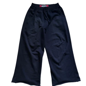 Jaded london monster jogger - Jaded london monster jogger Size XS baggy fit Length 100cm Leg opening 30cm Rise 30cm Inseam 71cm