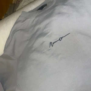 Mennace - Mennace herrtröja  I storlek M 