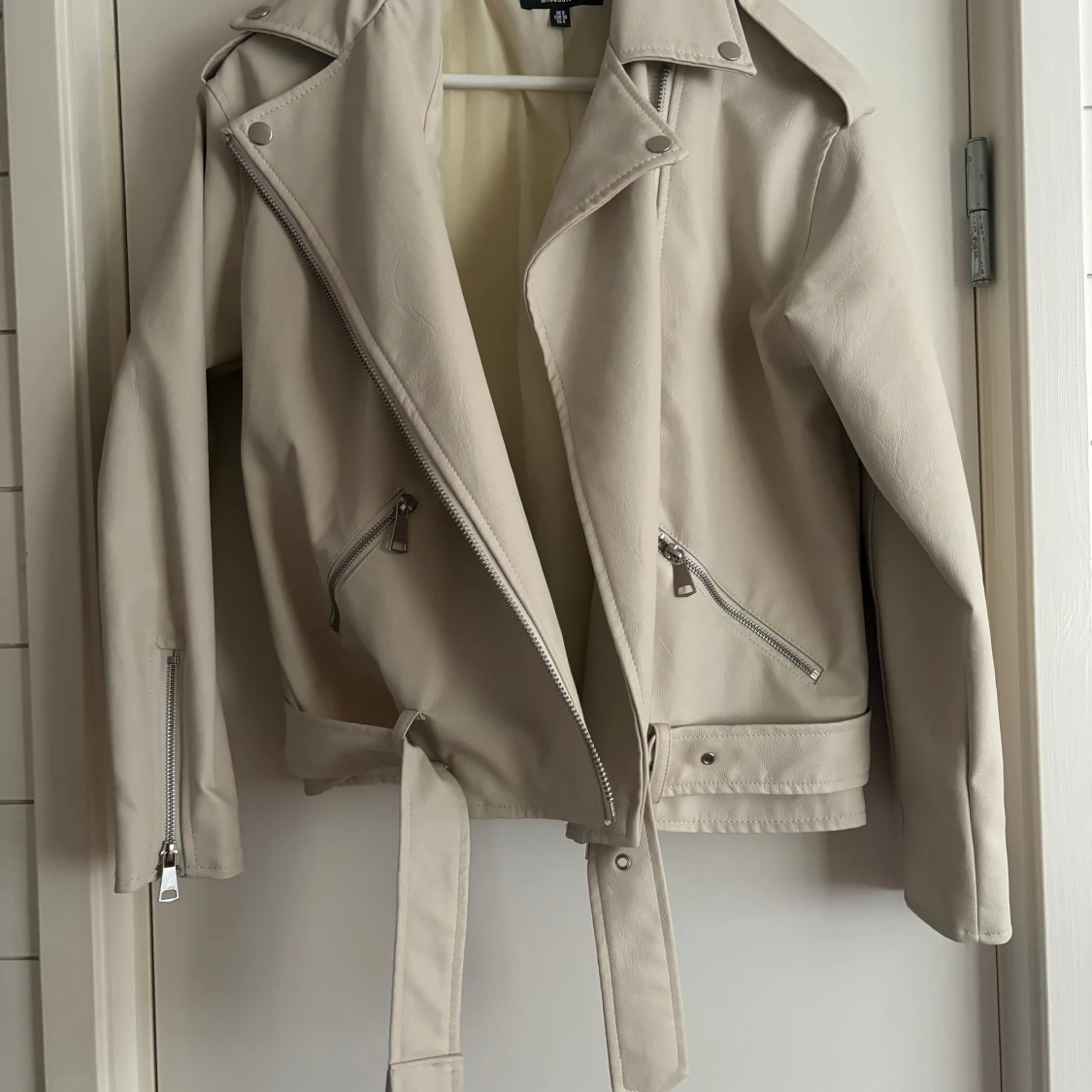 Beige skinjacka - 90
