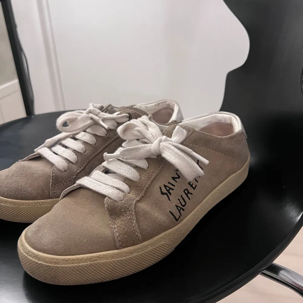 Saint Laurent sneakers i storlek 36, kommer mex box!. Skor.