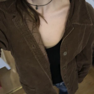 Manchester jacka  - Brun manchester jacka💗 köpt på beyond retro. Storlek s men passar m och l också.