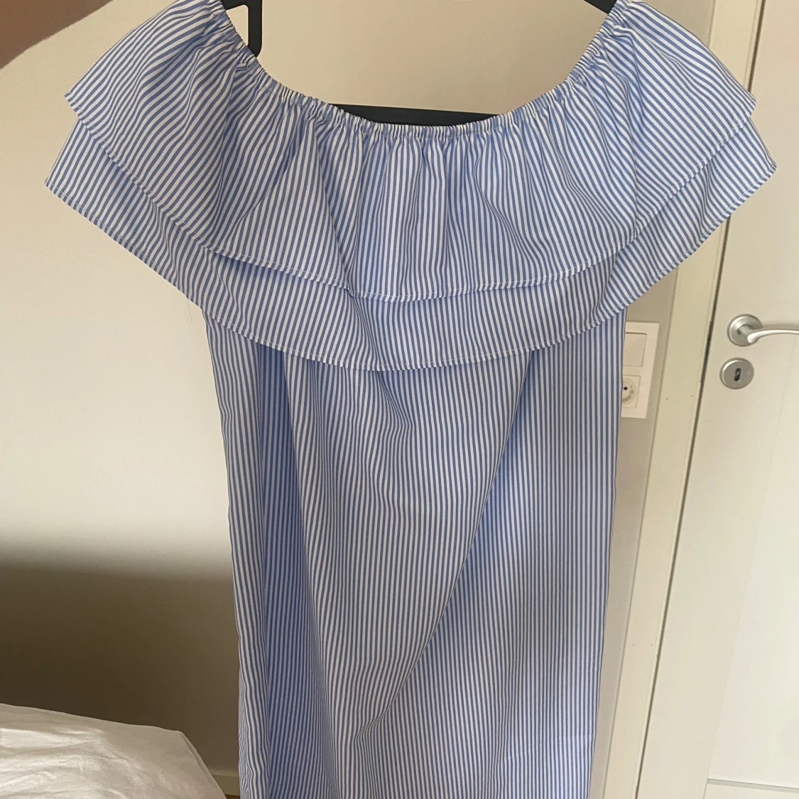 Somrig klänning från Dennis Maglic