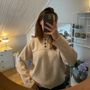Tröja från Zara - Tröja från Zara. Storlek S. Använt skick därav priset (syns mest vid slutet av ärmarna) skriv för bilder 