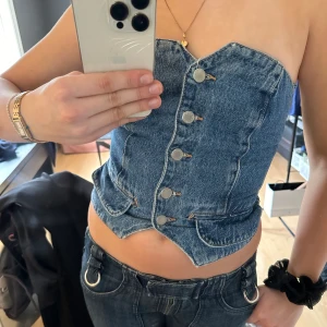 Jeanskorsett - Jättesnygg jeanskorsett från pull & beat, endast använd en gång💗 