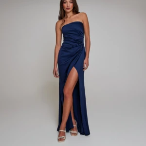 Balklänning  - As fin balklänning från Nelly som är slutsåld,  oanvänd!   Storlek 38, säljer för 800kr  Köp inte direkt 