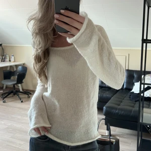 Långärmad från Brandy Melville! - En super söt tunn stickad tröja från Brandy Melville i storlek S🩷