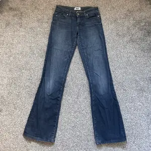 Low waist bootcut jeans ifrån paige men köpta här på Plick 