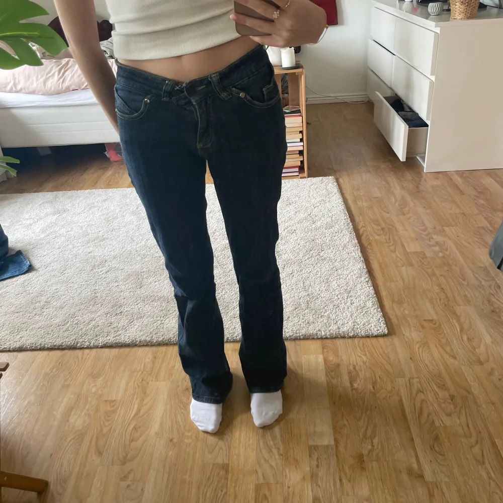 Lowwaist jeans som jag köppt secondhand 💕 Midjemått: 37 cm. Jeans & Byxor.