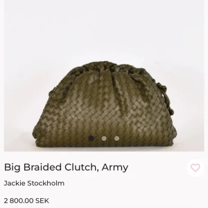 Intressekoll Jackie väska  - Intressekoll på min superfina väska! Den är i den större modellen och är i nyskick! Säljer då jag vill köpa den mindre modellen💗