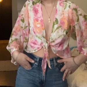 Blus Gina Tricot - Använd 1 gång. Jättefin 