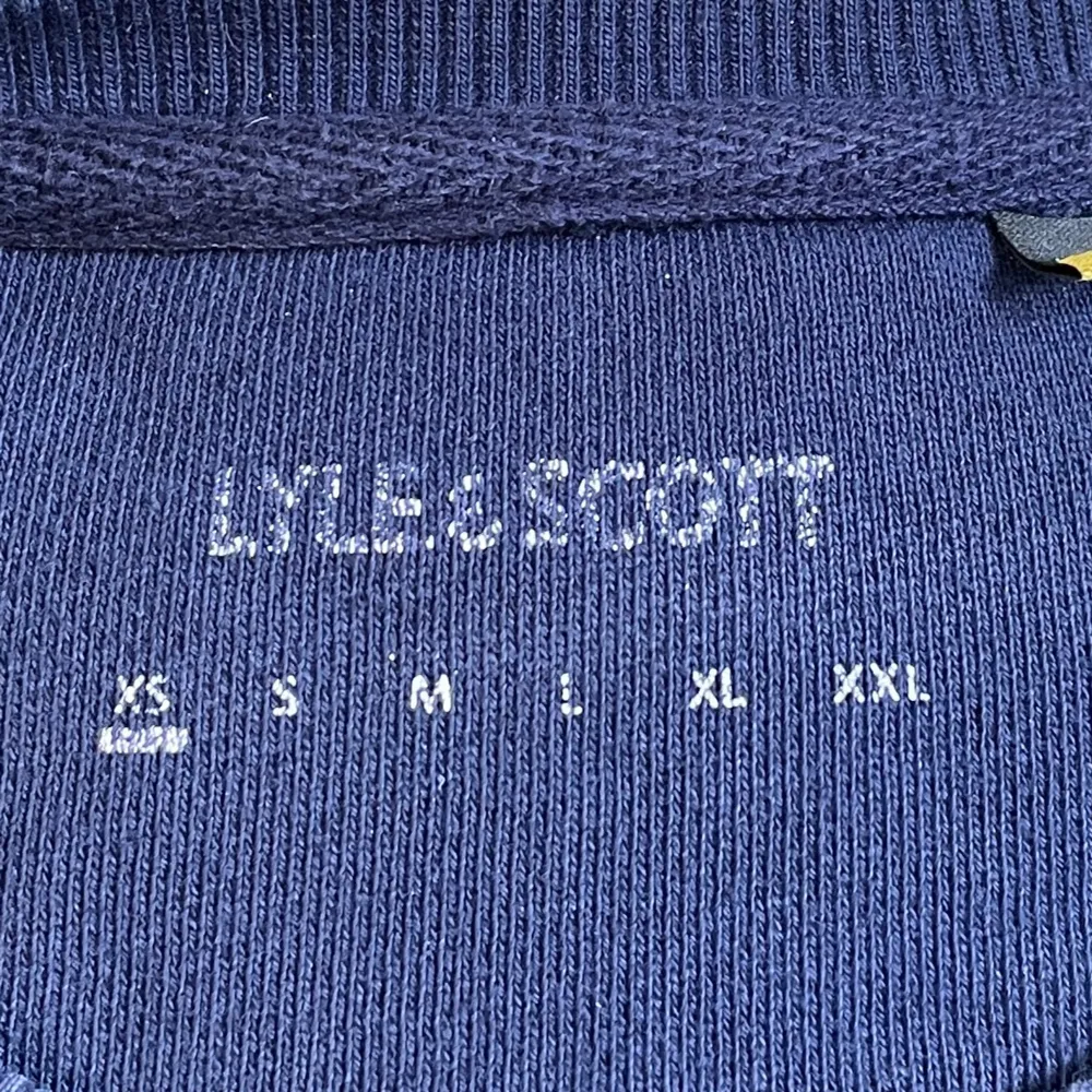 Lyle & Scott tröja i storlek XS. Tröjor & Koftor.