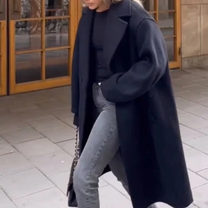 COS populära kappa oanvänd nypris 3100 - Inköpspris 3 100kr. Aldrig använd. 