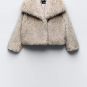 Pälsjacka - Pälsjacka från Zara som är slutsåld, i nyskick