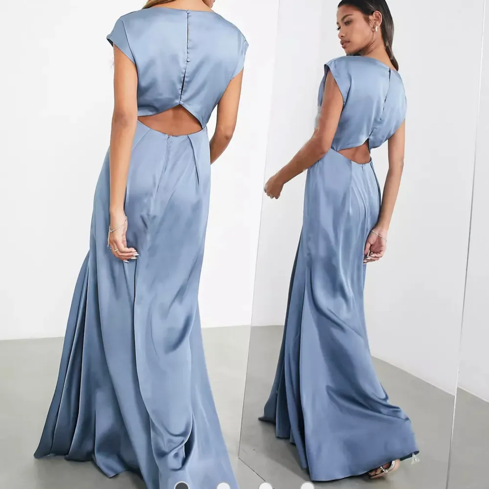 Maxi-klänning från ASOS. Använd en gång, men ser ut som ny. Org pris: 1569kr, säljer för 949kr. Klänningen är i storlek Small och uppsydd. Passar perfekt på mig som är 165cm.. Klänningar.