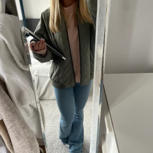 Bomberjacka  - Jättesnygg bomberjacka perfekt till våren och sommaren och sen också till hösten💓💓den är oversized!