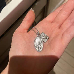 Bianca ingrosso halsband - Ett super fint halsband från Bianca igrossos märke/ kollektion (minns inte då de va längesedan ja köpte det) i jätte bra skick och sååå fint❤️
