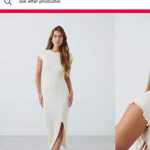 Säljer en jättefin klänning från Ginatricot. Den är helt ny och lappen sitter kvar. Den är i storlek xs, men passar även S. Den är vit/beige. Nypris 399kr