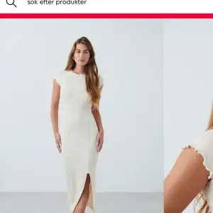 Säljer en jättefin klänning från Ginatricot. Den är helt ny och lappen sitter kvar. Den är i storlek xs, men passar även S. Den är vit/beige. Nypris 399kr