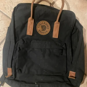 En jättefin fjällräven ryggsäck som knappt används. 💘 - Den är i jättebra skick och har inga fläckar eller osv. 