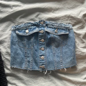 Jeans korsettopp - Jeans korsettopp i storlek XS, ej använd.