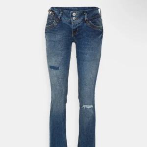 LBT jeans!! - Så snygga lågmidjade jeans som jag enbart haft på mig en gång!  Har dock klippt tyget så jeansen får riktiga hål. Skriv privat för fler bilder💕