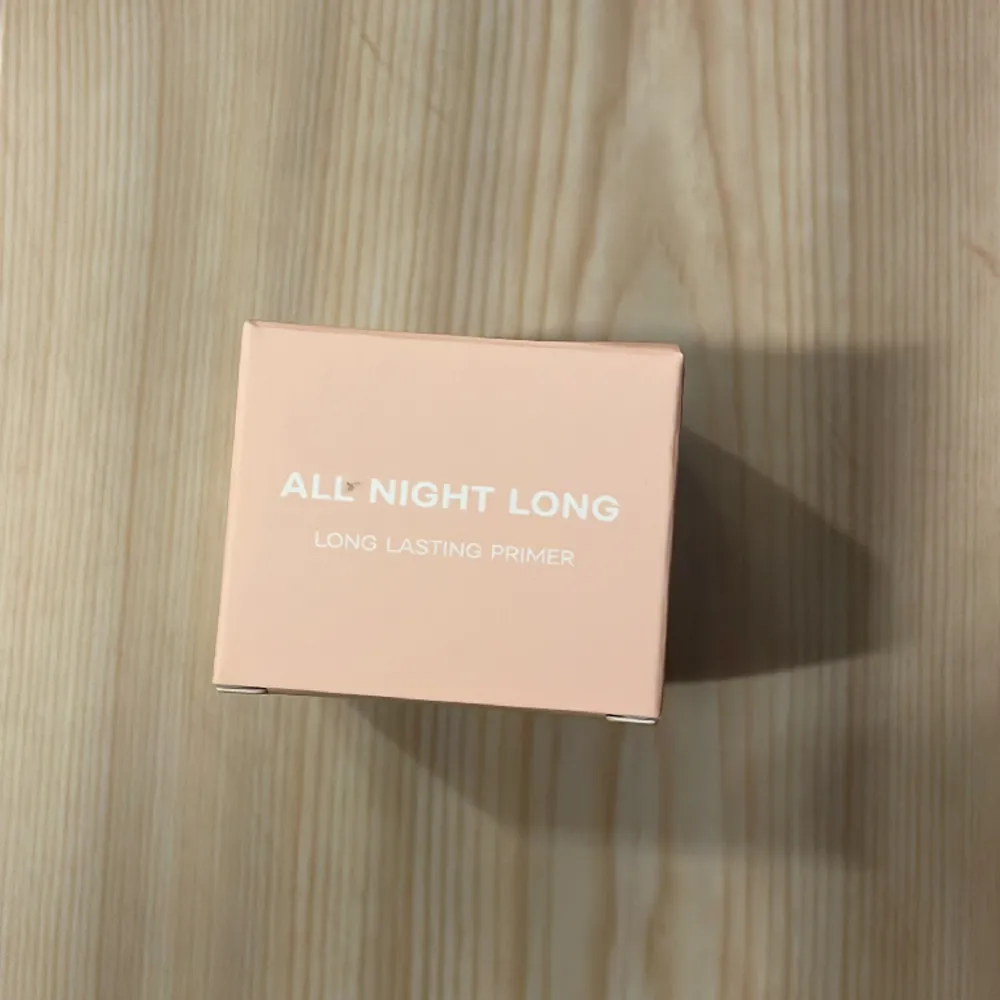 Caias All night long long lasting primer! Endast provad en gång💗 säljer för 260kr(nypris 335kr) köparen står för frakten!💗. Övrigt.