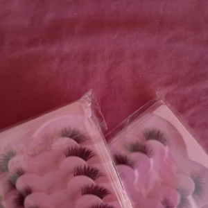 Ögonfransar  - Två ögonfransar x 50 kr