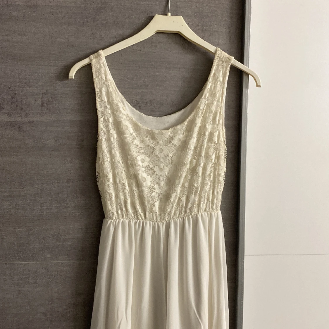 Vit kläning funkar till beöllop - 90