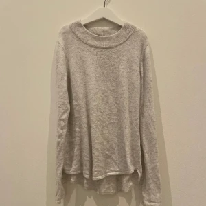 Grå stickad tröja - Grå stickad tröja från Gina tricot!.skriv om ni har några funderingar!