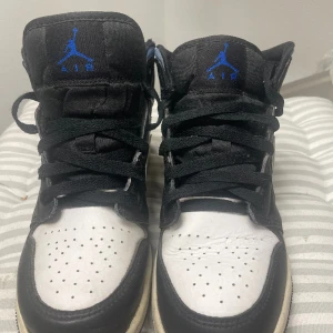 Jordan 1 mid racer blue - Storlek 36,5 i fint skick.