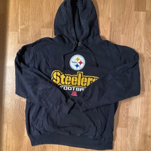 Vintage hoodie - Snygg Vintage hoodie i bra skick i storleken medium  Skriv för fler bilder✨