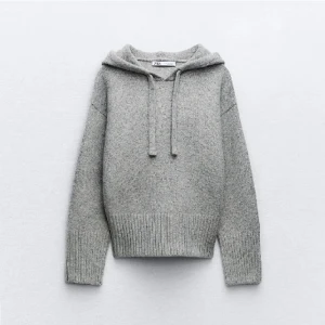 Zara hoodie - Säljer min fina hoodie från Zara då den inte används💕 i nyskick!
