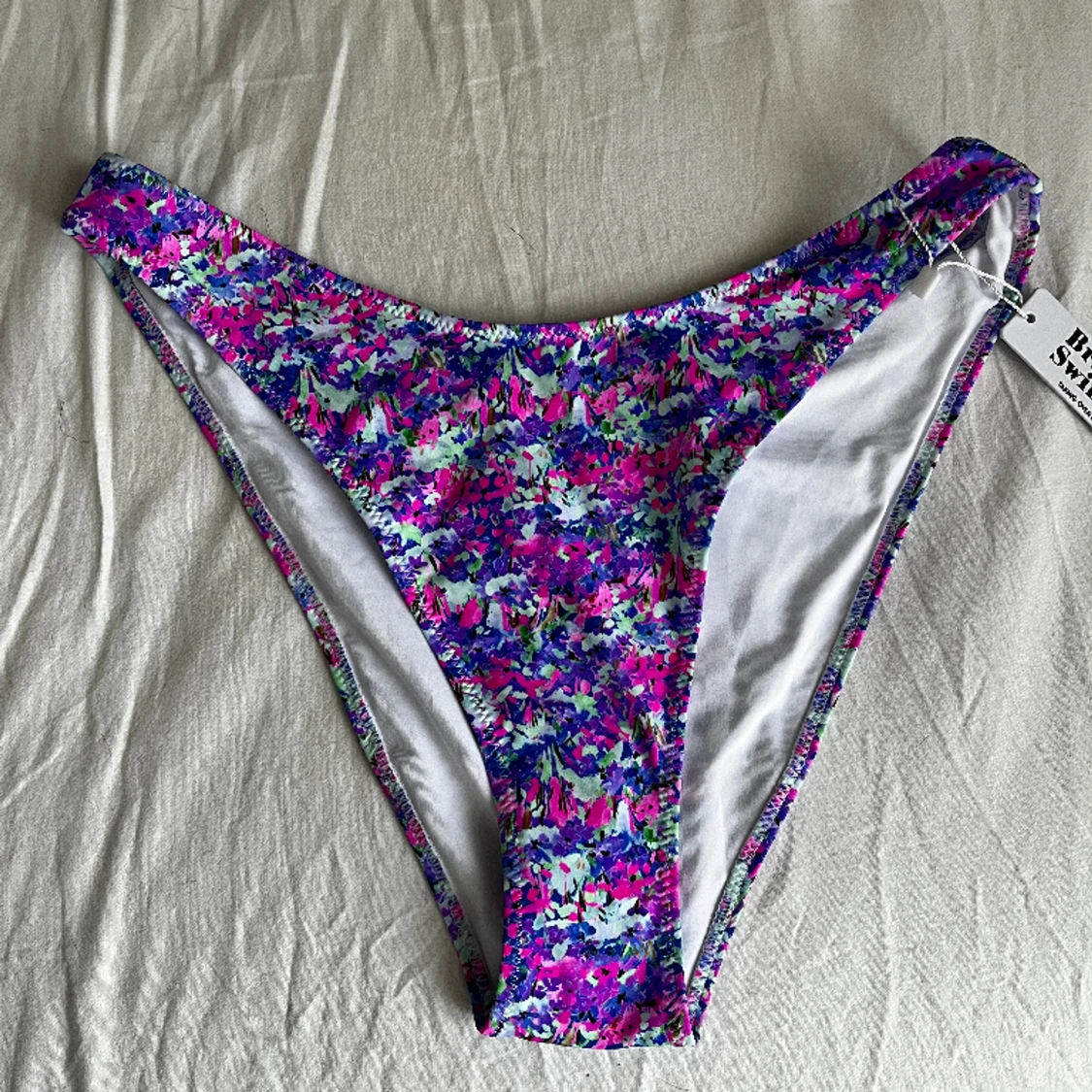 Helt ny bikiniunderdel - 90