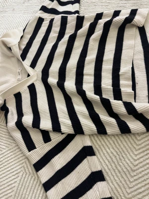 Hoodie  - Super fin typ stickad tröja från mango! 😇