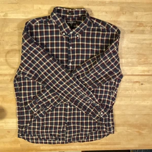 J. Crew skjorta, storlek XL - Oanvänt skick, 98% bomull 2% elastan