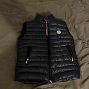 Moncler väst - Bra skick