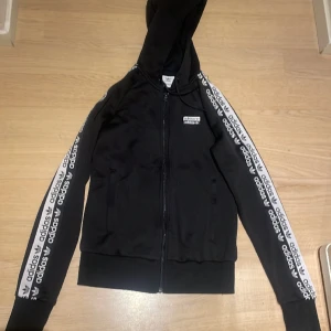 Ny Adidaströja  - Ny Adidaströja 