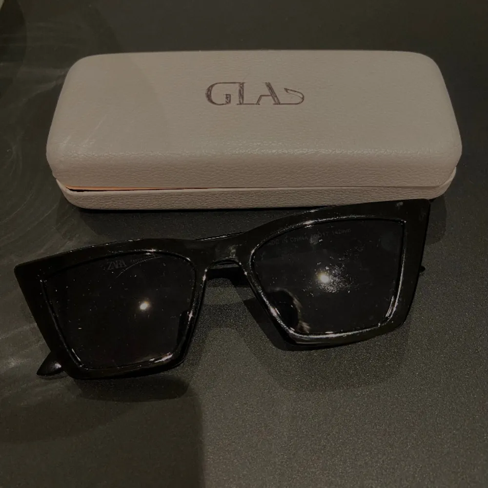 Glasögon från Zara. Accessoarer.