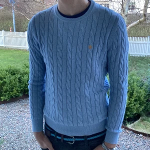 Kabelstickad morris tröja - Morris tröja i ett fint skick, storlek S.  Säljer pga att den har blivit för liten för mig. Bara att fråga om man vill ha mer info!