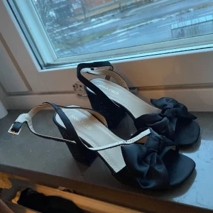 Klackar  - Svarta klackar som är jätte fina och är i storlek 36. 