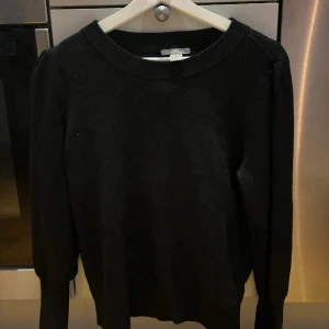 Glittrig tröja  - Fint skick, glittrig