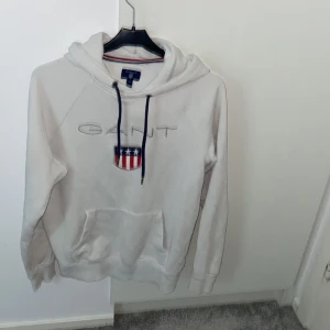 Gant Hoddie  - Använder inte mer. Ny pris 1200 kr. Säljer för 249kr